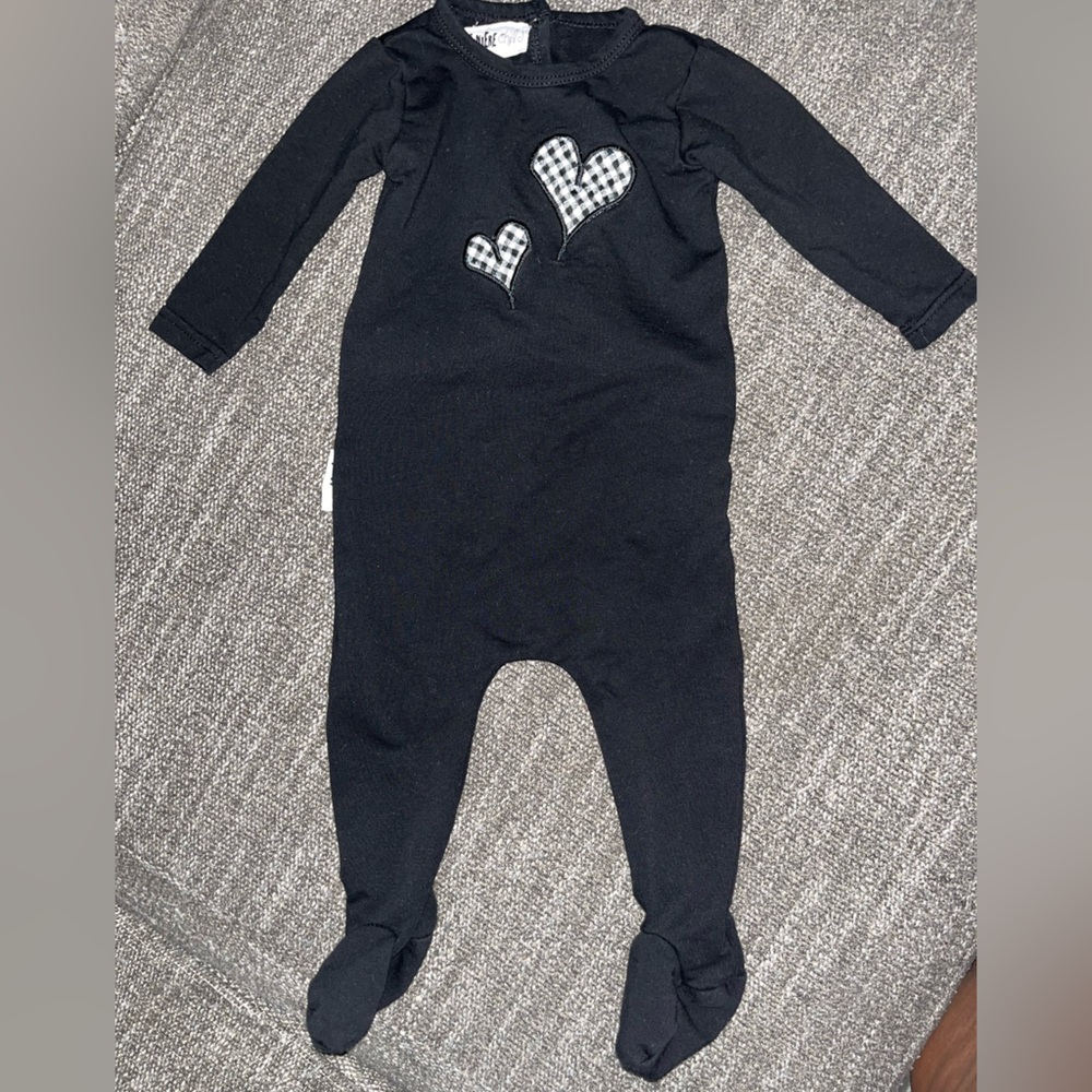 Black heart footie